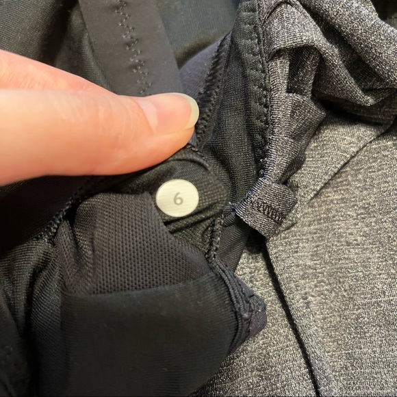 Lululemon Back on Track Tank - Black - Size 6 - Picture 10 of 10